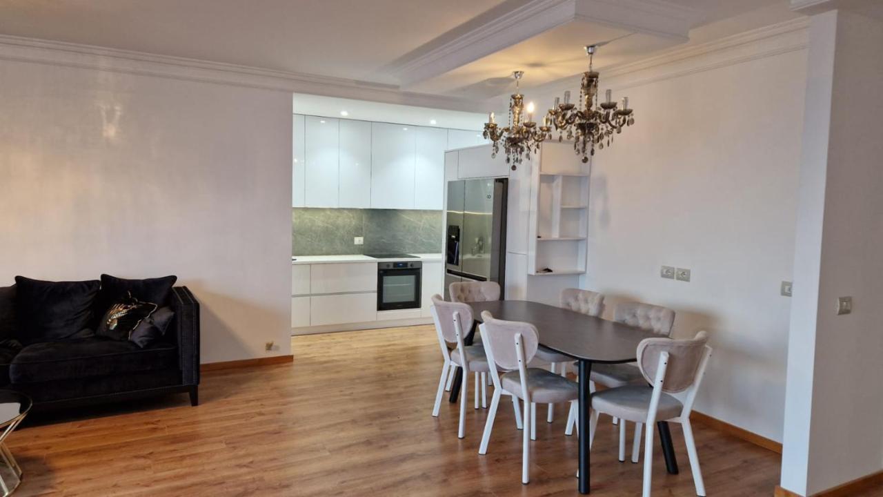 Pirro Luxury Apartment Sarandë Exteriör bild