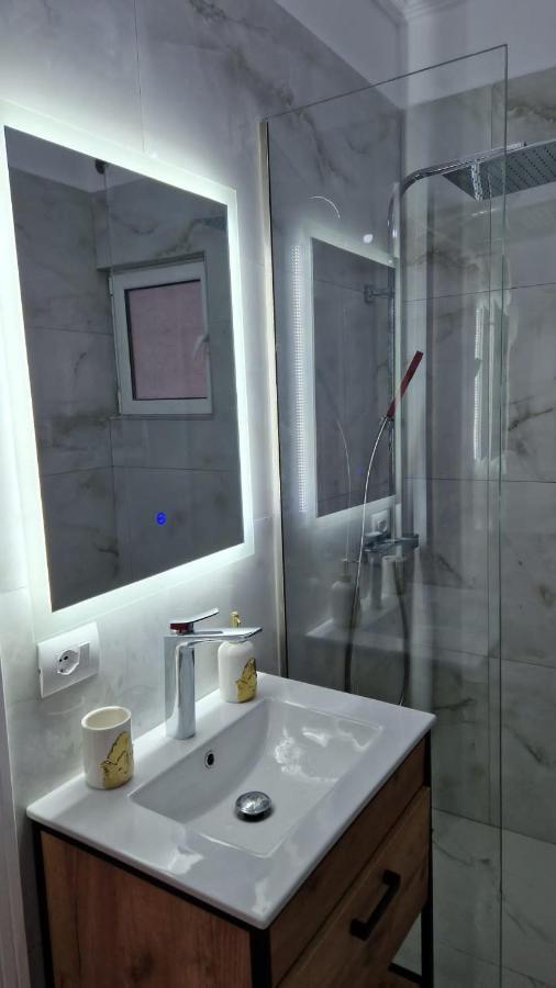 Pirro Luxury Apartment Sarandë Exteriör bild