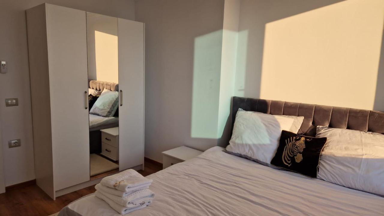Pirro Luxury Apartment Sarandë Exteriör bild